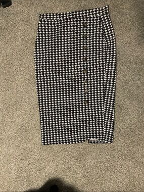 Black and White Houndstooth Button-Front Pencil Skirt